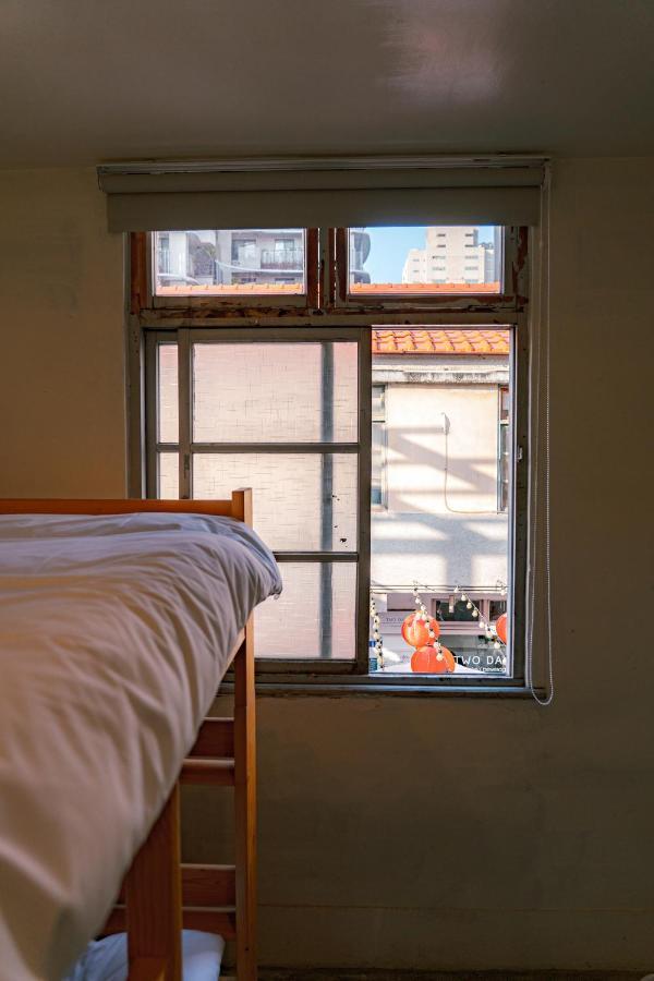 Dope Hostel Taichung Esterno foto
